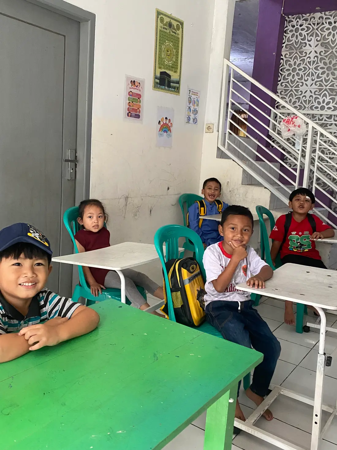 Anak-anak Program Siap SD belajar dengan ceria
